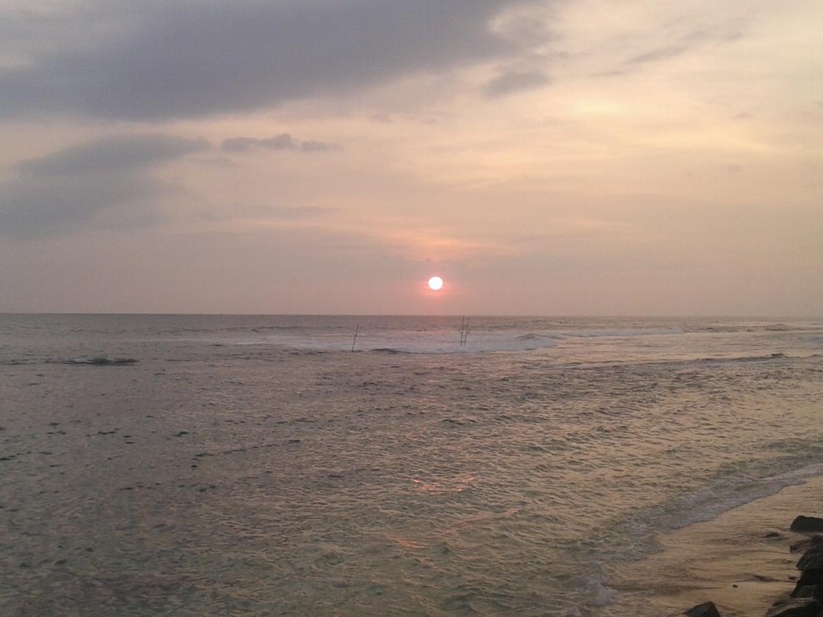 Sunset Surfing Beach Resort Матара Экстерьер фото