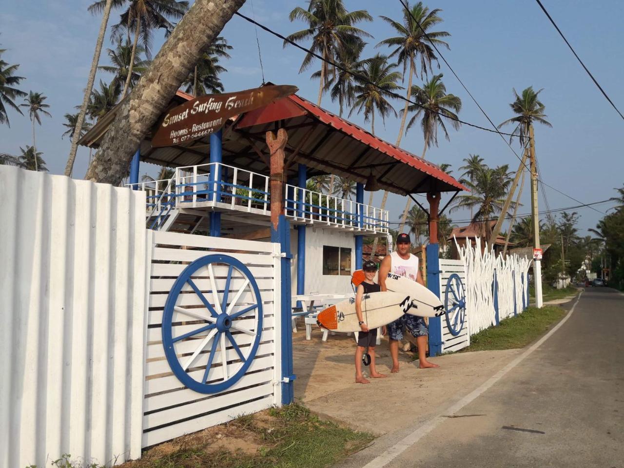 Sunset Surfing Beach Resort Матара Экстерьер фото